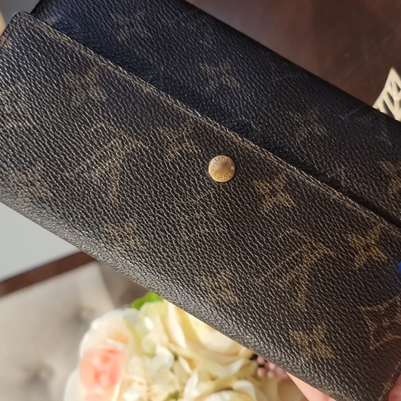Authentic Louis Vuitton Sarah trifold wallet - Picture 5 of 9